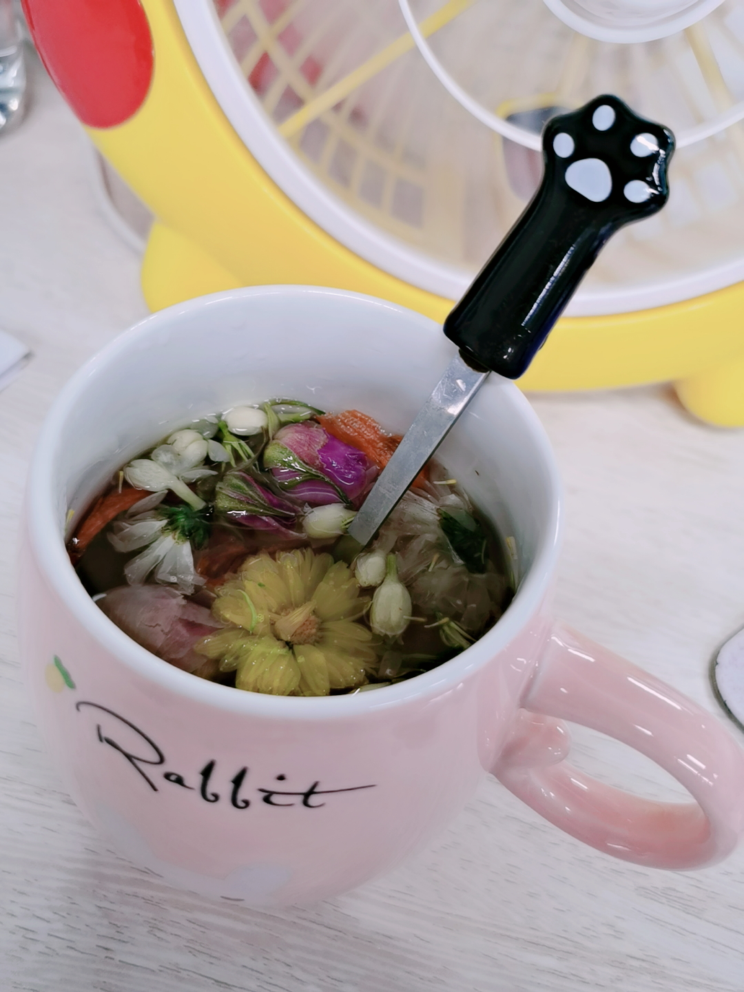 大清早，泡了杯花茶！